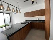 CASA EN RENTA/VENTA ARBOLADA AV HUAYACAN CANCUN