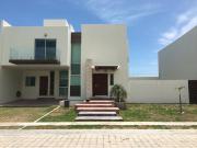 CASA EN RESIDENCIAL AZUL