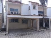 casa en residencial casas blancas