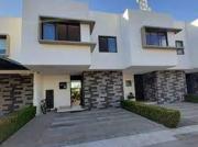 CASA EN RESIDENCIAL CON ALBERCA