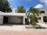 Casa en Residencial Cumbres en renta