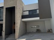 Casa en residencial Lomas de Chapultepec, con cuarto de...