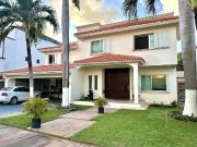 Bella Casa en Residencial Villa Magna