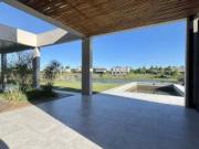 CASA EN SAN MATIAS A LA LAGUNA EN VENTA CON PISCINA A...