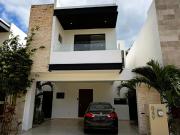Casa en Selvanova Residencial coto 9 Playa del Carmen Q.Roo