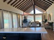 Casa en Talagante: Espacio y Estilo en 5000m²