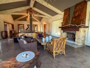 Casa en terreno amplio con embarcadero privado y cava...