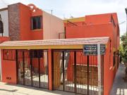 !CASA EN TLAQUEPAQUE JALISCO, MUY AMPLIA, ACABADOS DE...