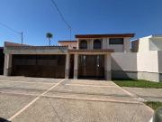 CASA EN TORREON JARDIN CON AMPLIOS ESPACIOS