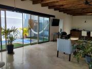 Casa en un nivel con vigilancia en Lomas de Cortes...