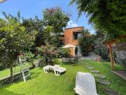 Casa en un nivel dentro de privada cerrada en Av....