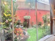 CASA EN UNA EXCELENTE UBICACIÓN EN CALLE CERRADA CON...