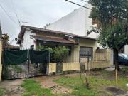 Casa en una planta 3 ambientes jardín, cochera x2. Martínez