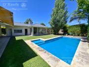 Casa en una planta en venta de cuatro ambientes y pileta...