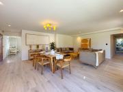 Casa en una sola planta con 3 dormitorios, pileta y jardín