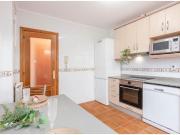 Casa en una sola planta con parcela llana a un paso de...