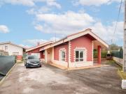 Casa en una sola planta con parcela llana a un paso de...