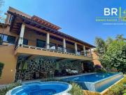 Casa en Valle de Bravo con Vista al lago