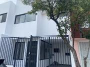 CASA EN VENTA, LOMAS BOULEVARES, REMODELADA ACABOS...