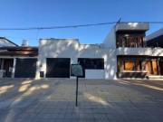 Casa en venta 1 dormitorio con cochera y pileta La Plata