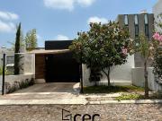 CASA EN VENTA 1 PLANTA, 2 RECÁMARAS, 2 BAÑOS, COCHERA...