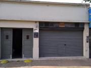 Casa en venta 2 dormitorios 1 baño 1 cochera Local al...