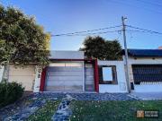 Casa en venta 2 dormitorios 1 baño Cocheras 162.23m2...