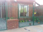 Casa en venta 2 dormitorios 2 baños patio 430 mts2 Necochea