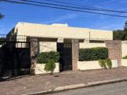 CASA EN VENTA 2 DORMITORIOS COCHERA DOBLE PILETA EN LA...