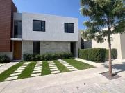 Casa en Venta 2 pisos, cuarto de televisión, Altos de...