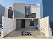 CASA EN VENTA, 2 PLANTAS, 3 RECÁMARAS, 2.5 BAÑOS,...