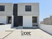 CASA EN VENTA 2 PLANTAS, 3 RECÁMARAS, 2.5 BAÑOS, COCHERA...