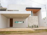 Casa en Venta 2 plantas, Recamara Planta Baja, Cholul.
