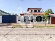 Venta de Casa 4 ambientes con Parque, Cochera y Terraza...