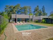 CASA EN VENTA 3 AMB. B° CHACRAS DE BENITEZ PISCINA