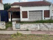 ¡Casa en venta 3 ambientes a reciclar, con parque y gran...