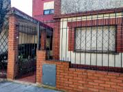 CASA EN VENTA 3 AMBIENTES EN BERNAL OESTE