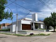 CASA EN VENTA 3 DORM PARQUE VELEZ SARSFIELD