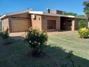 Casa en venta 3 Dormitorios 1 Baño Cochera 670Mts2 San...