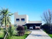 Casa en venta 3 dormitorios 2 baños cochera 1.020mts2...