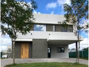 Casa en venta 3 Dormitorios 3 Baños Cochera 530Mts2 San...