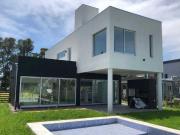 Casa en venta 3 dormitorios 3 baños cocheras 200 mts2...