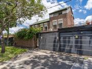 Casa en venta 3 dormitorios con cochera y pileta