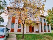 Casa en venta, 3 dormitorios, escritorio, pileta. Barrio...