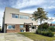 Casa en venta 3 dormitorios family pileta a la LAGUNA