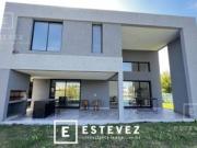 Casa en venta, 3 dormitorios, laguna, pileta, Barrio...