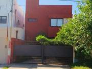 Casa en Venta 3 dormitorios, patio y cochera en LP