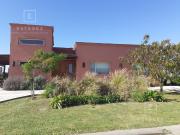 Casa en venta, 3 dormitorios, pileta, Barrio Cerrado,...