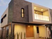 Casa en venta 3 habitaciones, con opción a una cuarta...