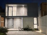 CASA EN VENTA 3 NIVELES, 3 RECÁMARAS, 3.5 BAÑOS, COCHERA...